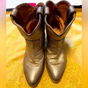 Frye Billy Short Cowboy Boots